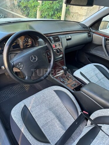 Mercedes E 240 2000, 250,000 km - 2.6 l - Bakı