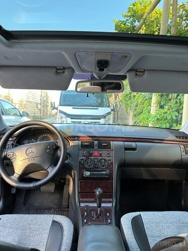 Mercedes E 240 2000, 250,000 km - 2.6 l - Bakı