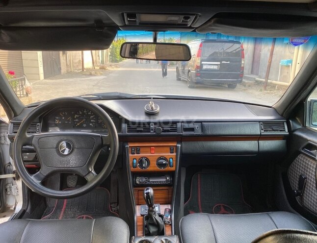 Mercedes E 200 d 1993, 346,000 km - 2.0 l - Bakı