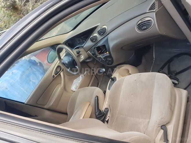 Ford Focus 2000, 256,341 km - 2.0 l - Bakı