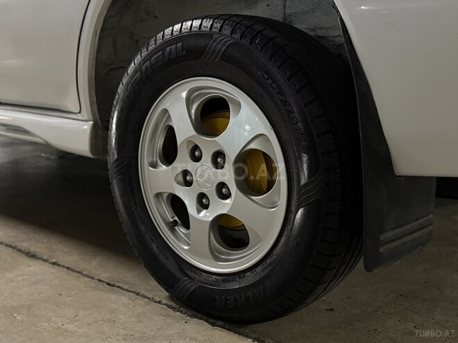 Mitsubishi Pajero io 2002, 324,856 km - 2.0 l - Bakı