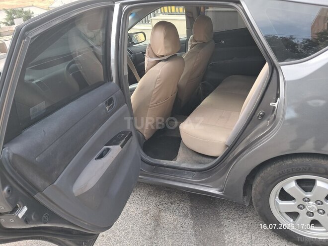 Toyota Prius-5