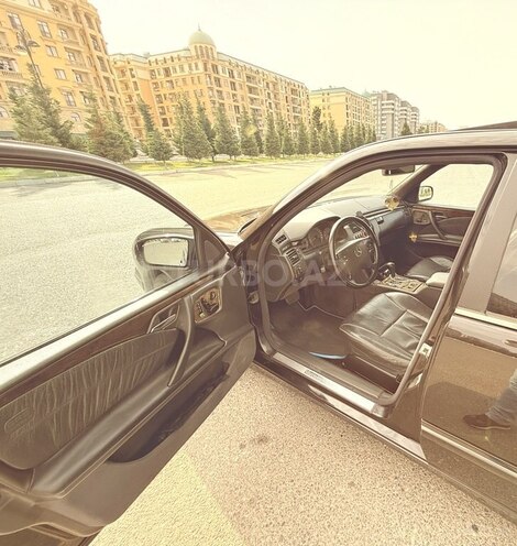 Mercedes E 320 2001, 283,000 km - 3.2 l - Sumqayıt
