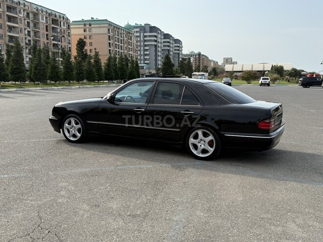 Mercedes E 320 2001, 283,000 km - 3.2 l - Sumqayıt
