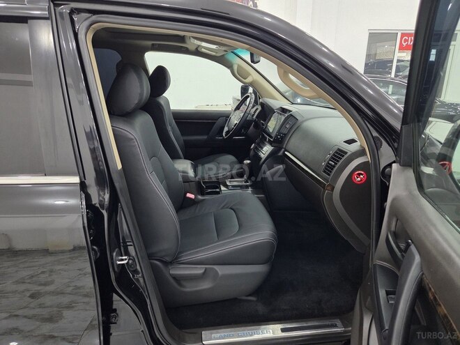 Toyota Land Cruiser-13