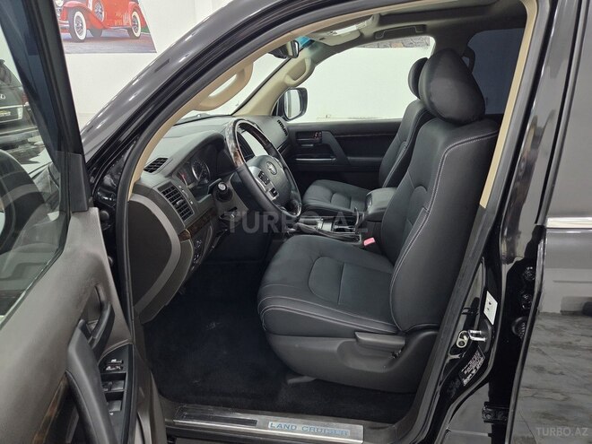 Toyota Land Cruiser-7