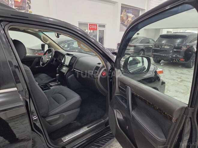 Toyota Land Cruiser-14