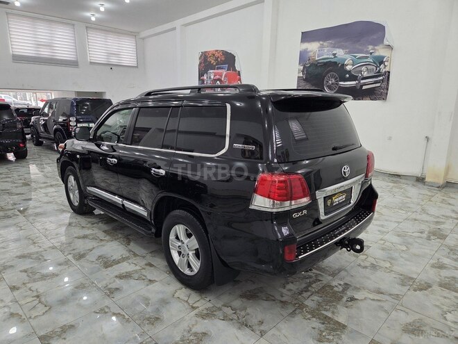 Toyota Land Cruiser-4