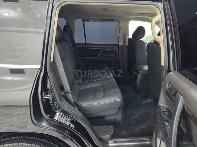 Toyota Land Cruiser-11