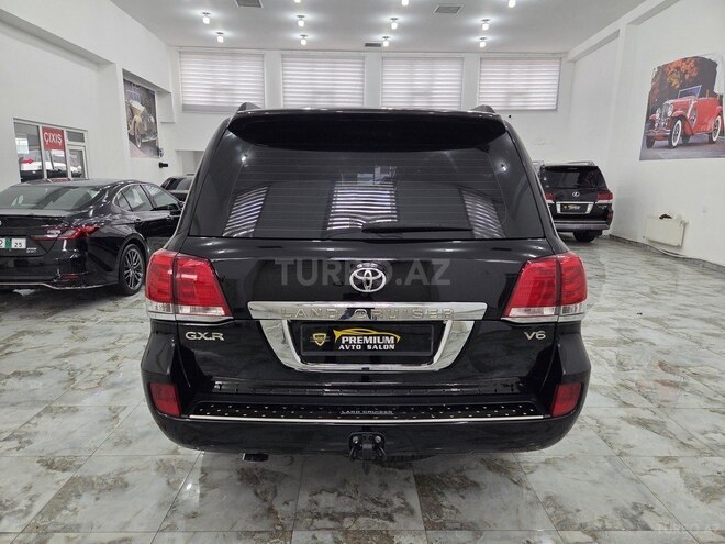 Toyota Land Cruiser-6