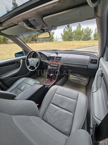 Mercedes C 200 2000, 327,200 km - 2.0 l - Bakı