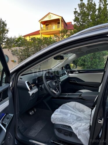 Volkswagen ID.6 Crozz-9