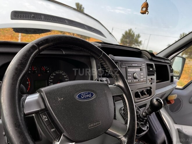 Ford Transit-10