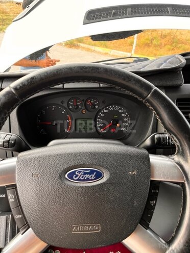 Ford Transit-9