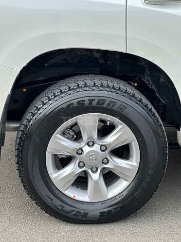 Toyota Land Cruiser Prado-13