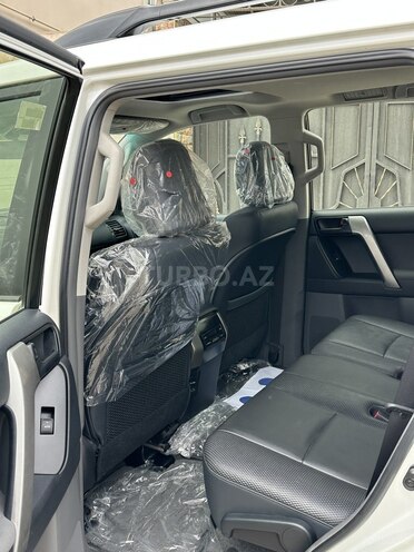 Toyota Land Cruiser Prado-17