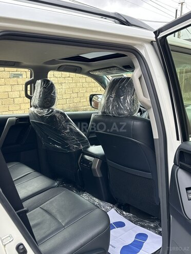 Toyota Land Cruiser Prado-18