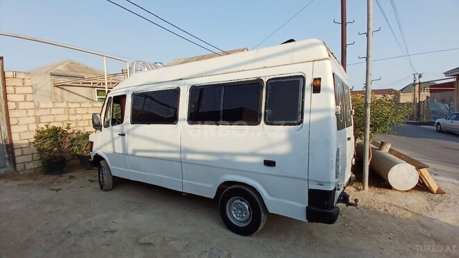 Mercedes 208 D 1991, 225,000 km - 2.3 l - Bakı