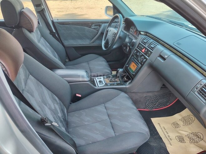 Mercedes E 220 d 1999, 214,590 km - 2.2 l - Tovuz