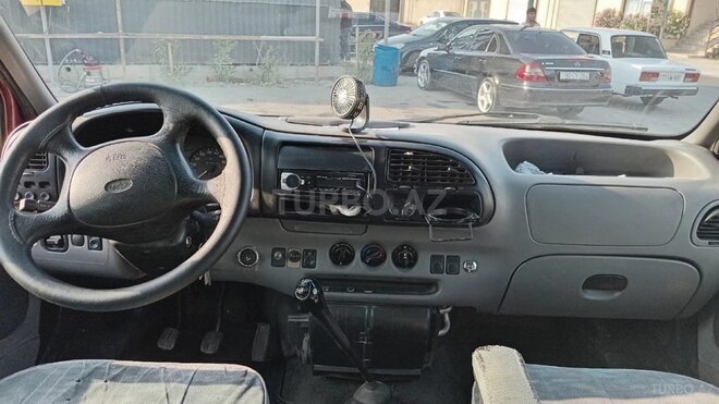 Ford Transit-5