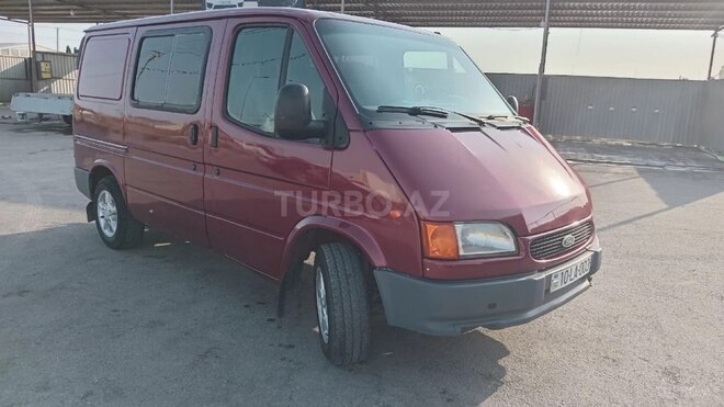 Ford Transit-8