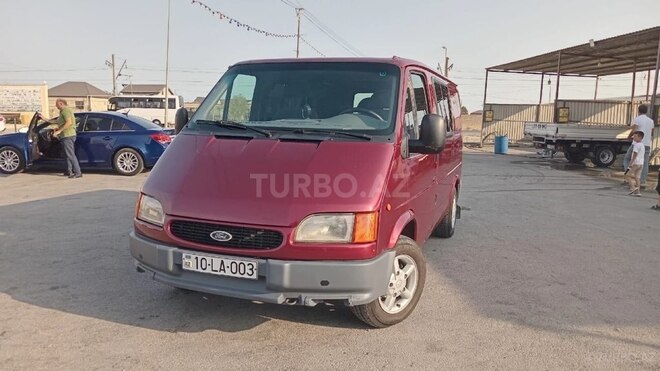 Ford Transit-13