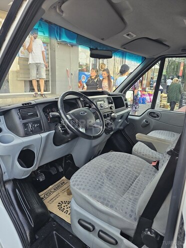 Ford Transit-4