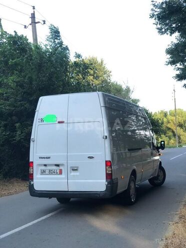 Ford Transit-4