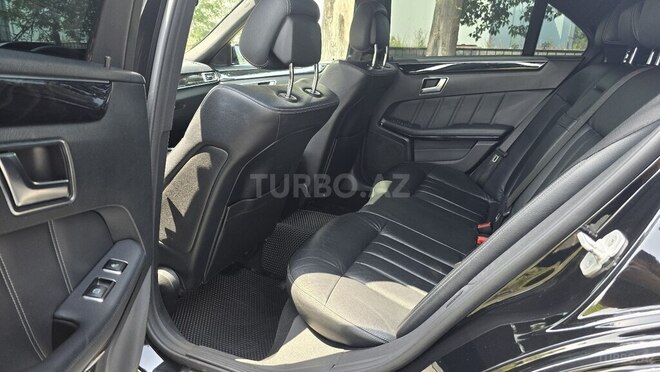 Mercedes E 220-17