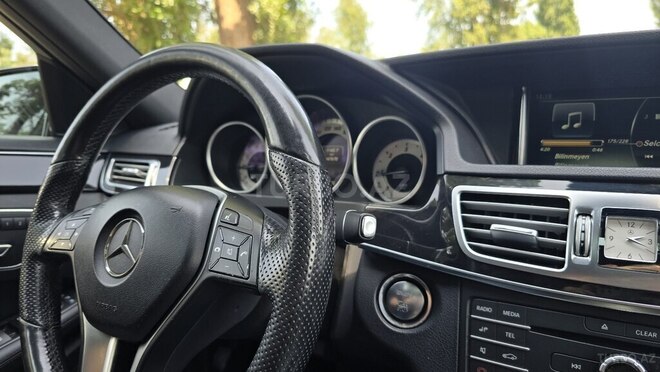 Mercedes E 220-13