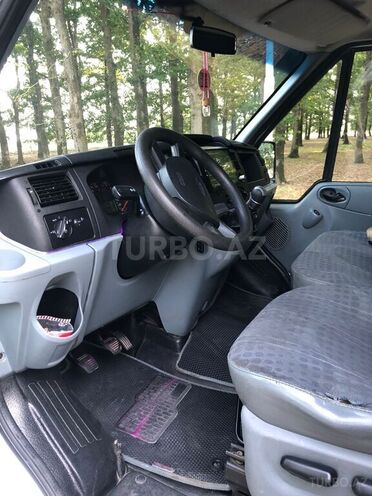 Ford Transit-7