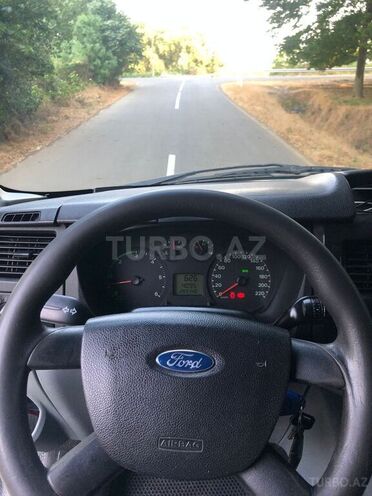 Ford Transit-8