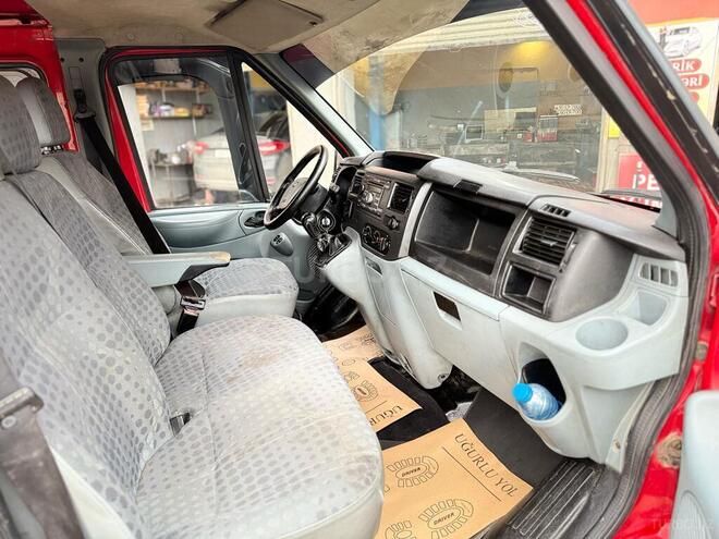 Ford Transit-8