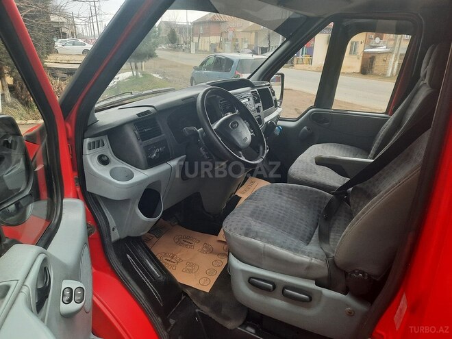 Ford Transit-9