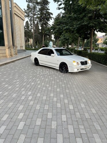 Mercedes E 240 2001, 294,000 km - 2.6 l - İmişli