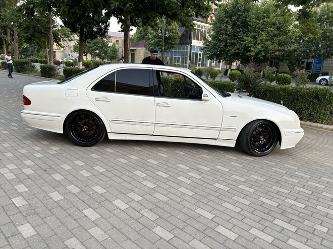 Mercedes E 240 2001, 294,000 km - 2.6 l - İmişli