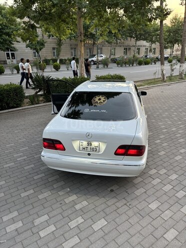 Mercedes E 240 2001, 294,000 km - 2.6 l - İmişli