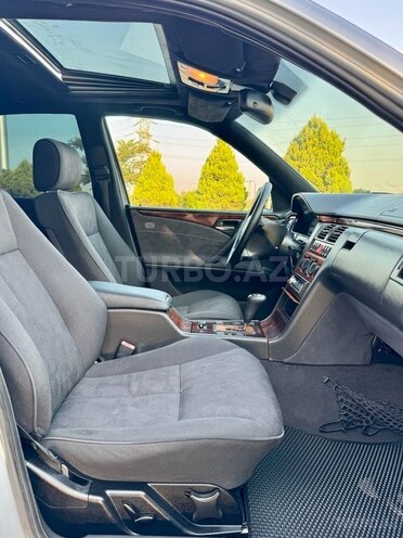 Mercedes E 240 2000, 368,450 km - 2.4 l - Bakı