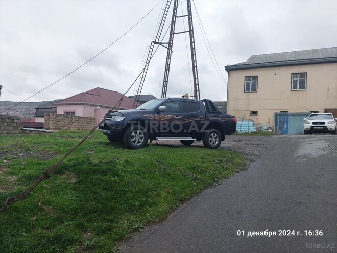 Mitsubishi L200 2012, 280,000 km - 2.5 l - Bakı