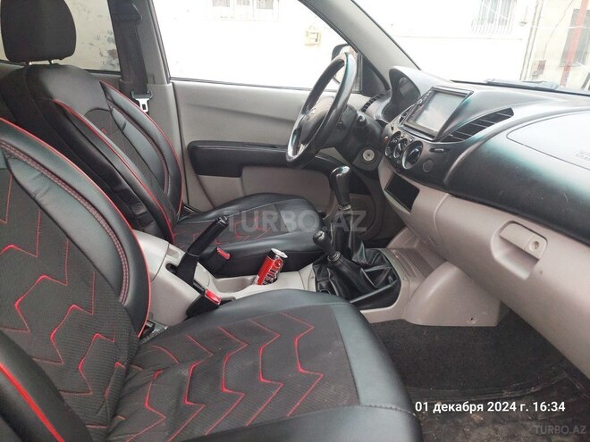 Mitsubishi L200 2012, 280,000 km - 2.5 l - Bakı