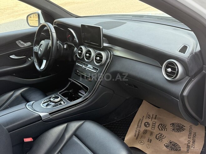 Mercedes GLC 300 e 4MATIC 2018, 97,900 km - 2.0 l - Bakı