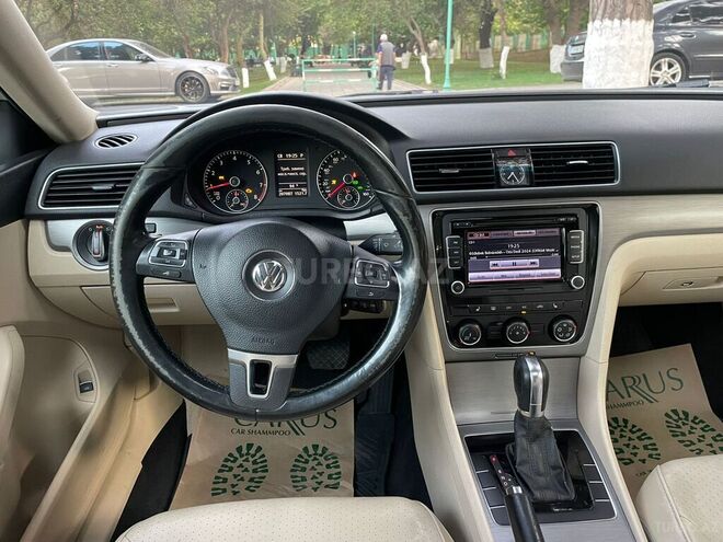 Volkswagen Passat 2013, 330,000 km - 2.5 l - Bakı