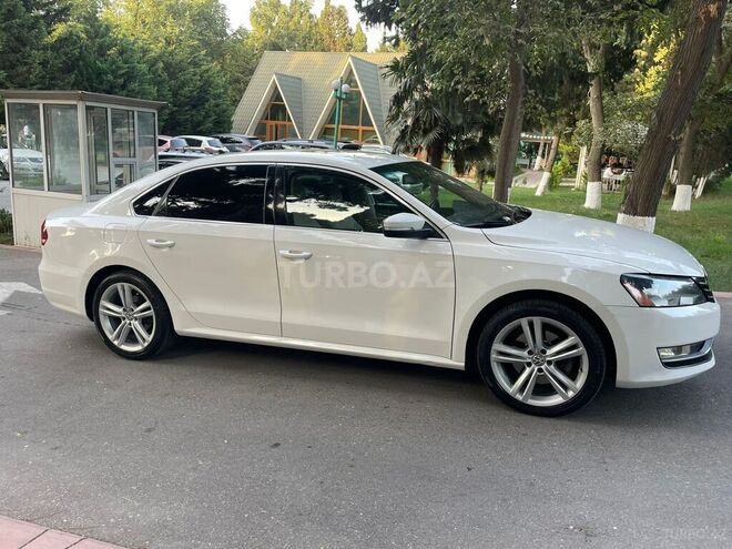 Volkswagen Passat 2013, 330,000 km - 2.5 l - Bakı