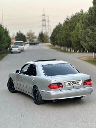 Mercedes E 240 2000, 295,603 km - 2.4 l - Bakı