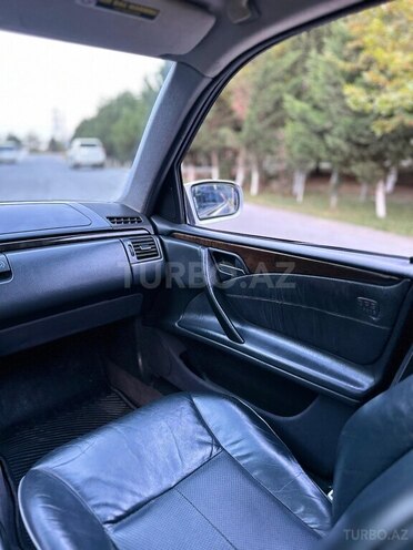 Mercedes E 240 2000, 295,603 km - 2.4 l - Bakı