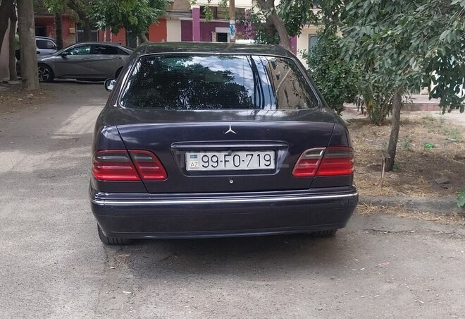 Mercedes E 220 d 2000, 498,000 km - 2.2 l - Bakı