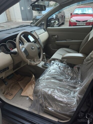 Nissan Tiida-11