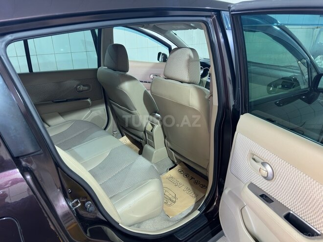 Nissan Tiida-10