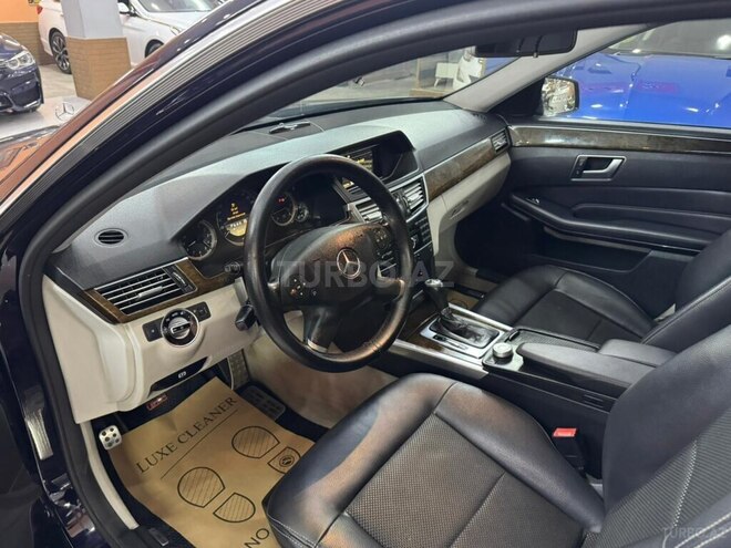 Mercedes E 220-12