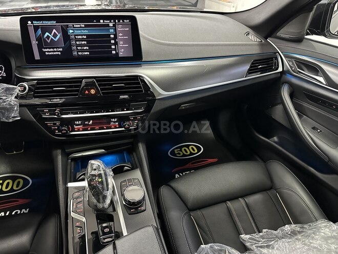 BMW 530e-10